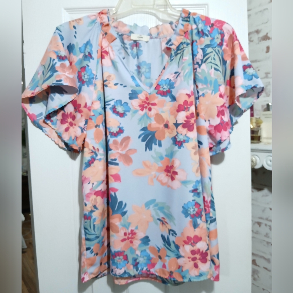 Entro Floral V-Neck Blouse